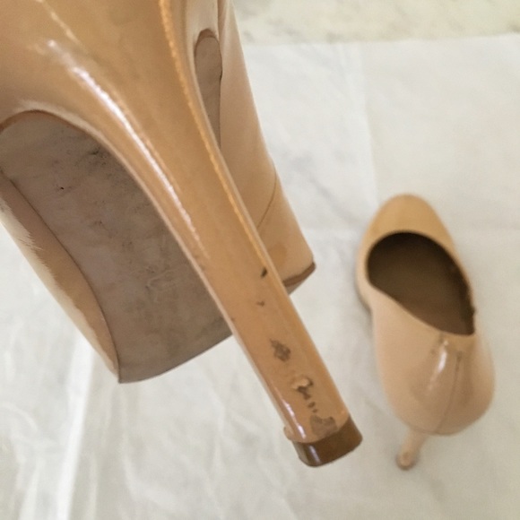 ANN TAYLOR Patent Pump in Beige - Picture 3 of 6